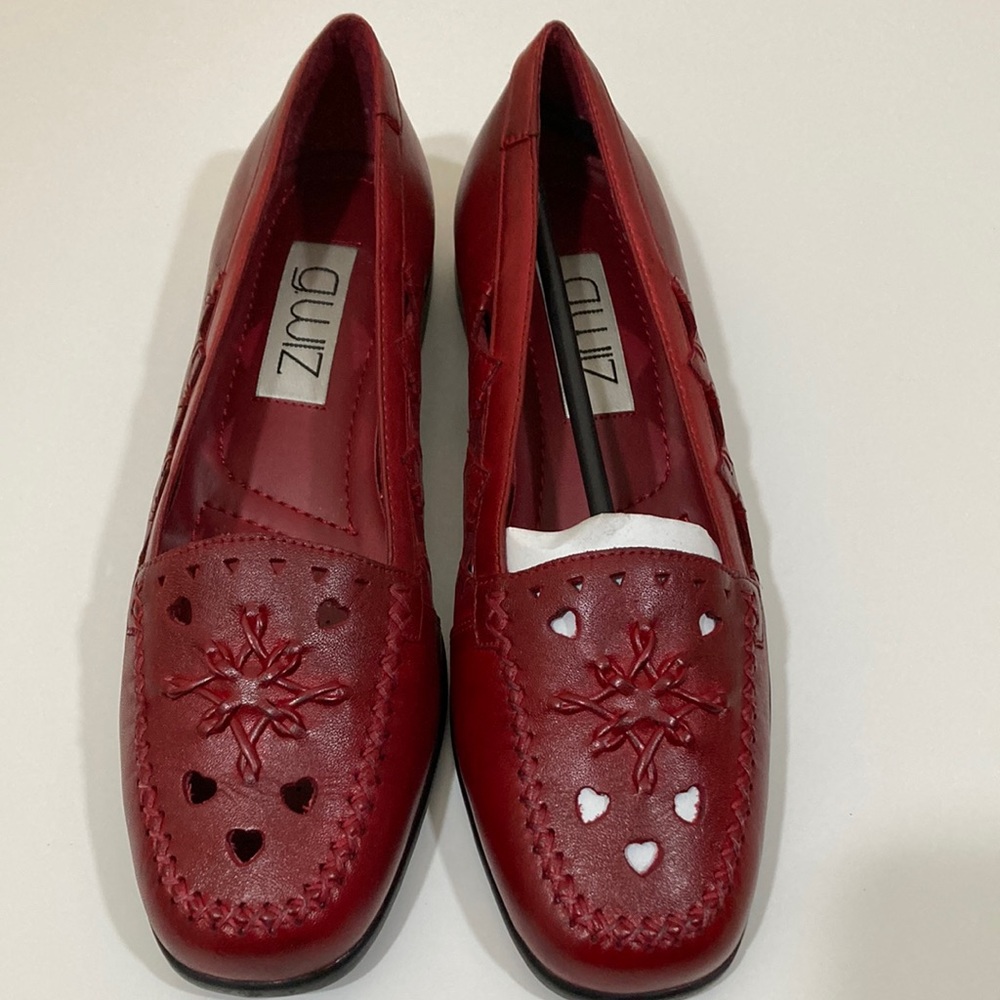 Gwiz Burgundy Leather Flats with Heart Cutouts NWOB Size 8M.  W170
